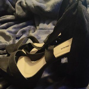 11W Black wrap up heel